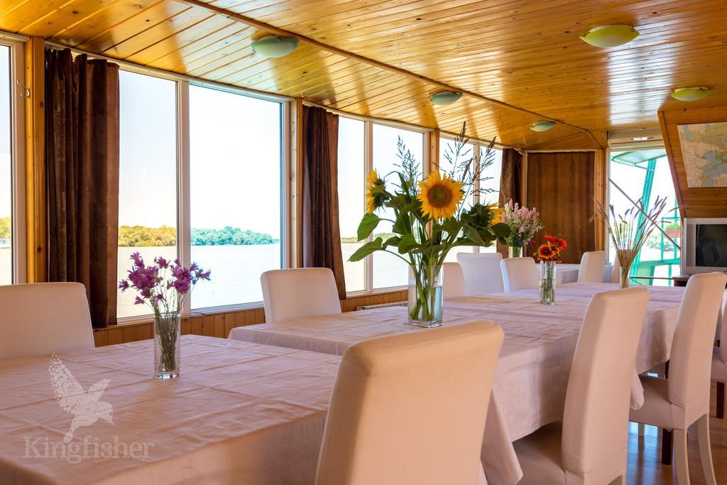 Botel Plutitor Kingfisher 3*